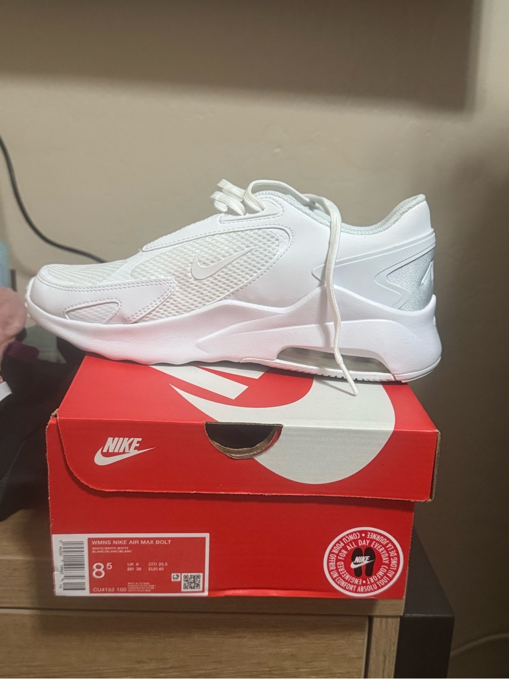 Brand New Nike Air Max Bolt Triple White Women’s 8.5 Sneakers Running Shoes